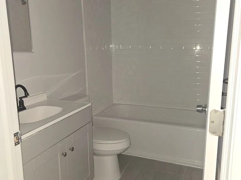 1033 W Hamilton St — Photo 4