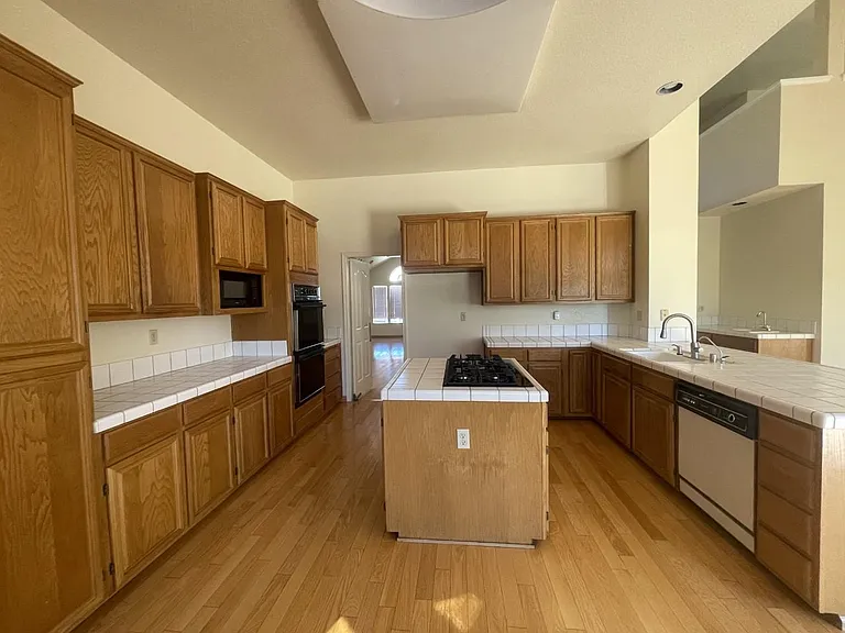 2234 Prestwick Dr — Photo 15
