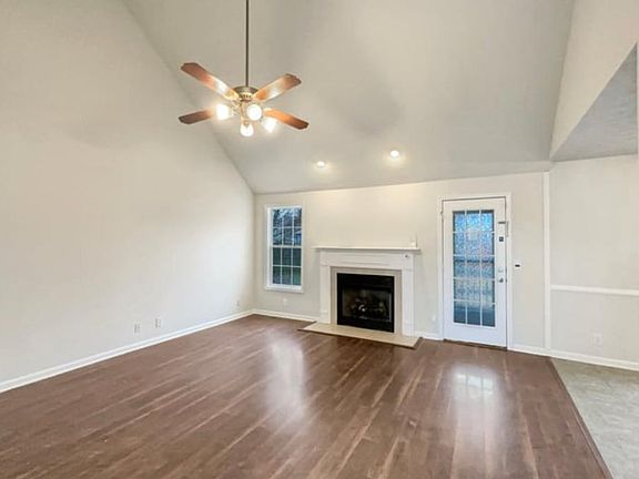 3rd image of 894 Glen Ellen Way