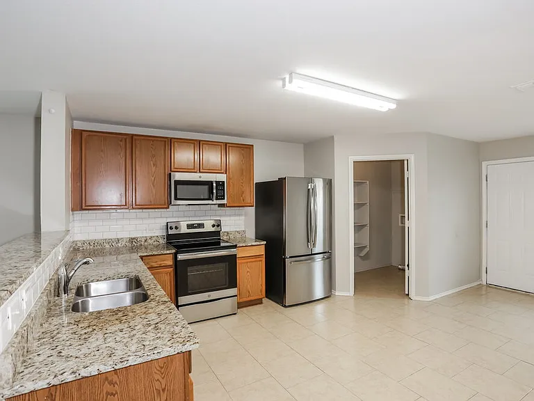 1453 Castle Ridge Rd — Photo 8