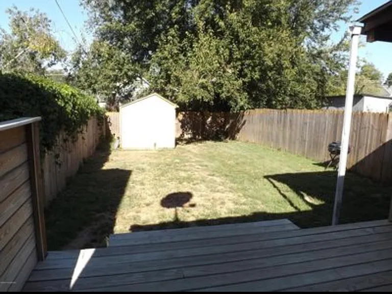 907 Lydia St — Photo 13
