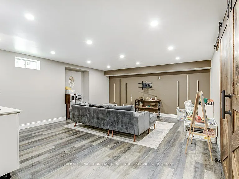182 Fair St — Photo 32
