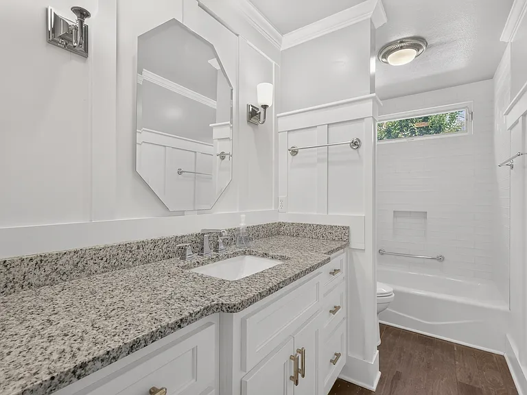 3215 Arthur Dr — Photo 4