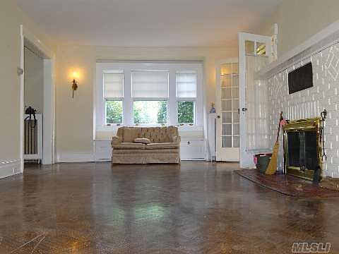 5th image of 26-18 West Dr