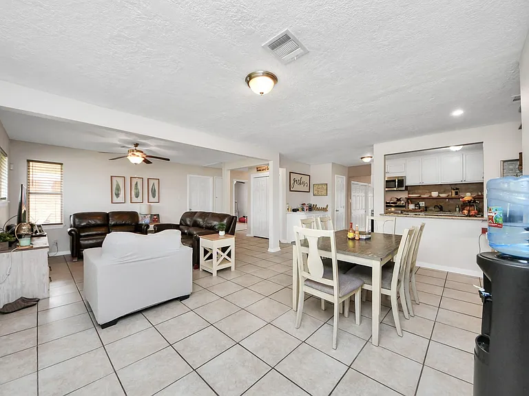 2806 Oak Dr — Photo 9