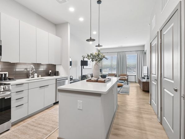 2720 Killarney Dr #3-411