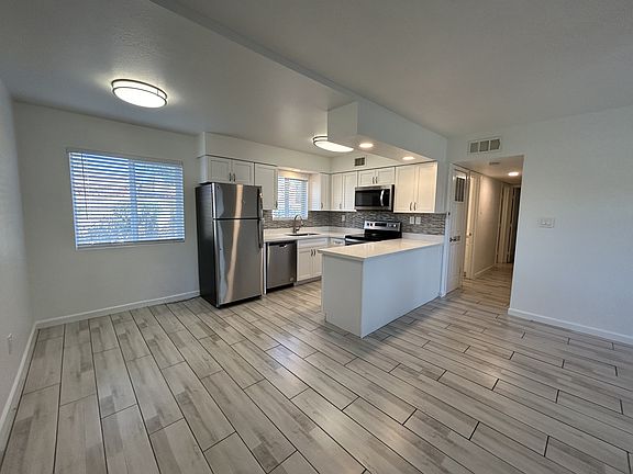 5th image of 307 W Mariposa St #13