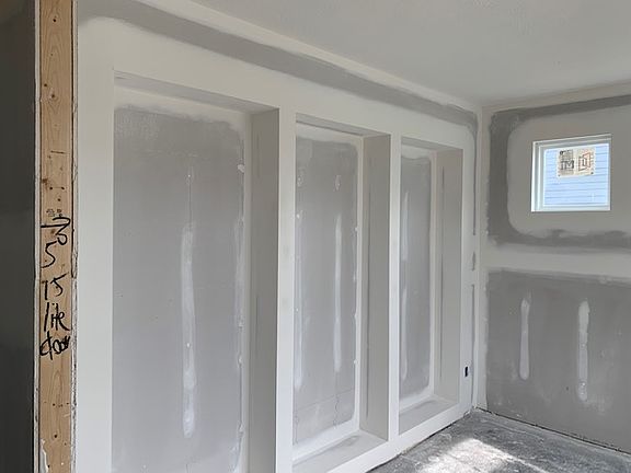 4th image of 15749 Monson Dr