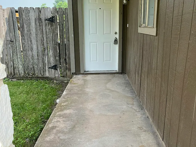 821 Betsy Ross Dr #A — Photo 2