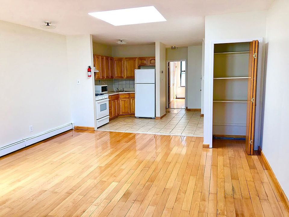 1st image of 525 5th St APT 3