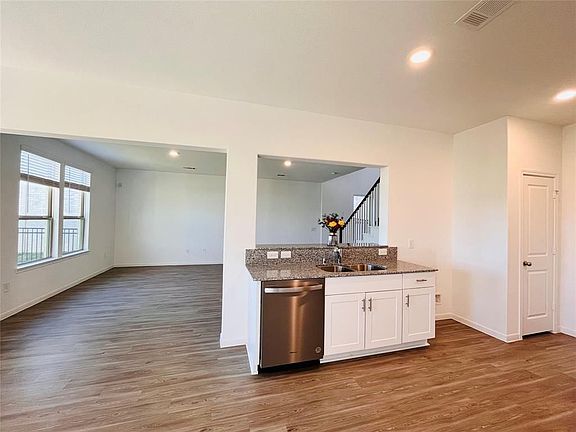 5th image of 1012 Greenshank Dr