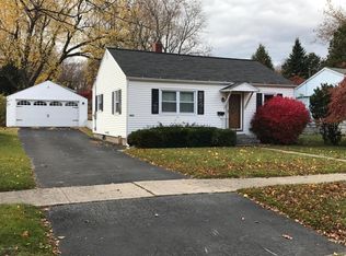 1023 N Rath Ave, Ludington, MI 49431