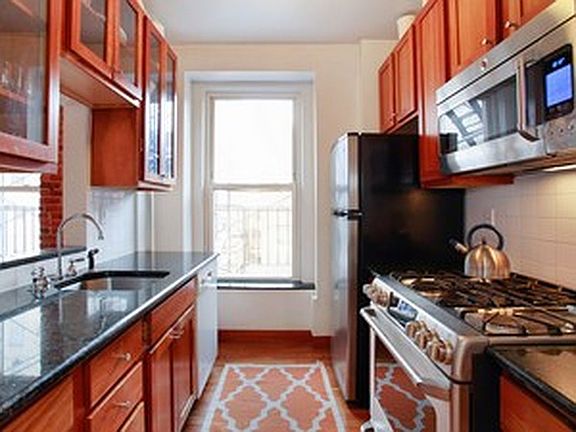 2nd image of 62 Montague St APT 5BC