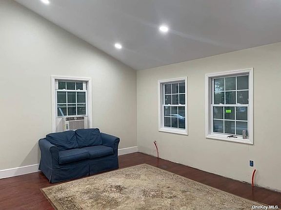 2nd image of 32 Carr Ln