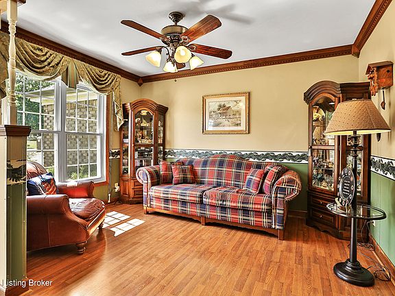 2nd image of 360 Tophill Dr