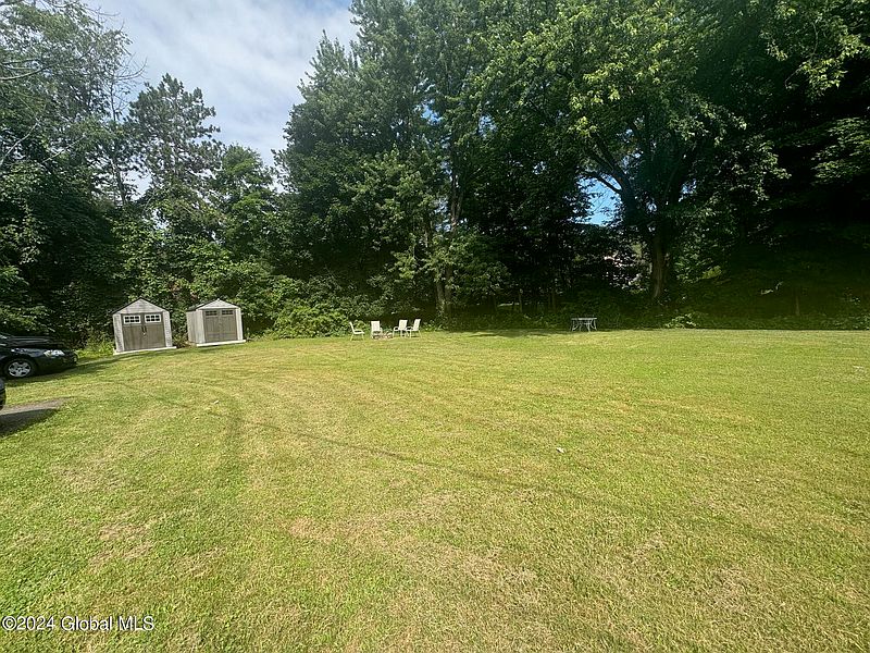 3rd image of 6 Birch Drive