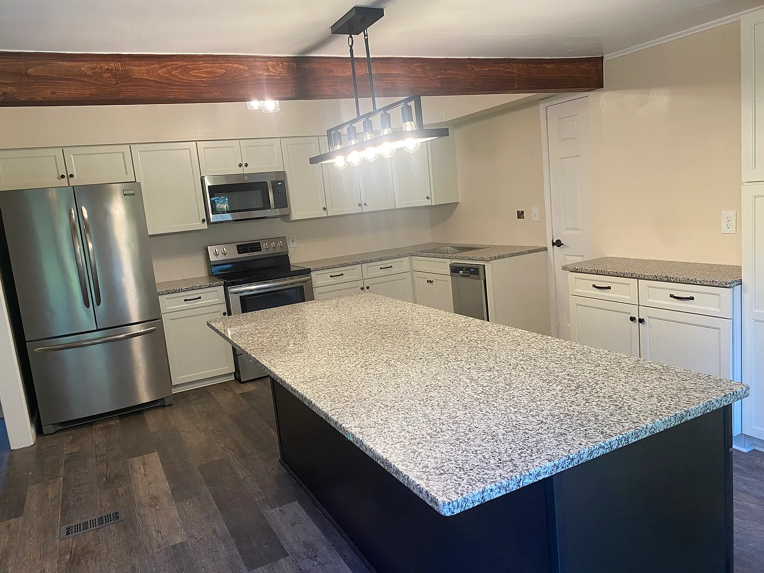 4 bed, 1782 sqft, $2,400 — Photo 3