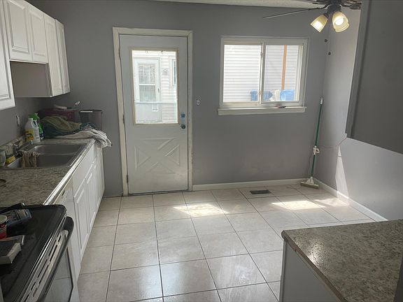 3rd image of 3595 Beaumont Dr #2