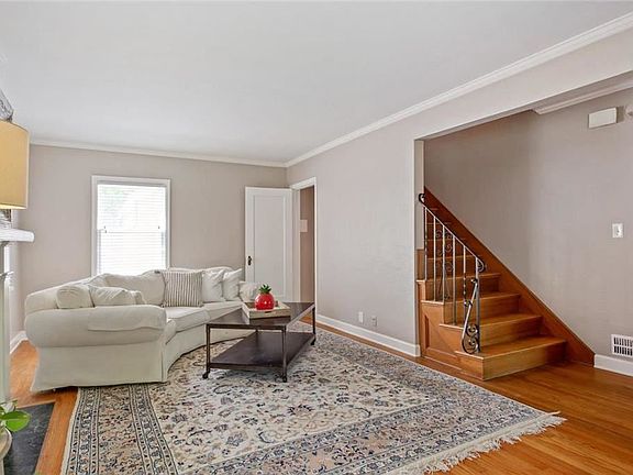 4th image of 421 E 74th St
