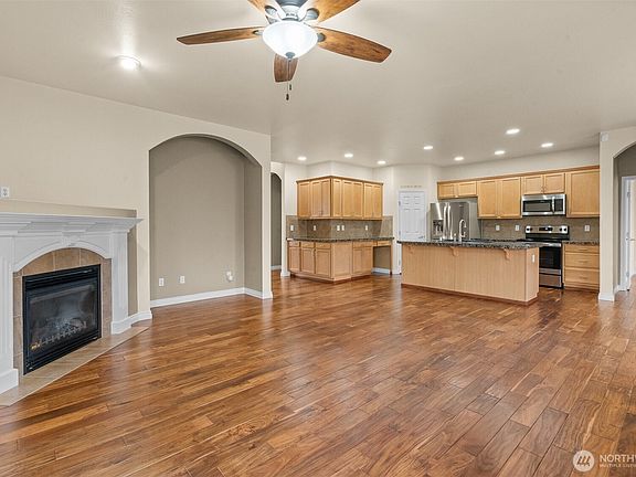 4th image of 17715 17th Avenue E