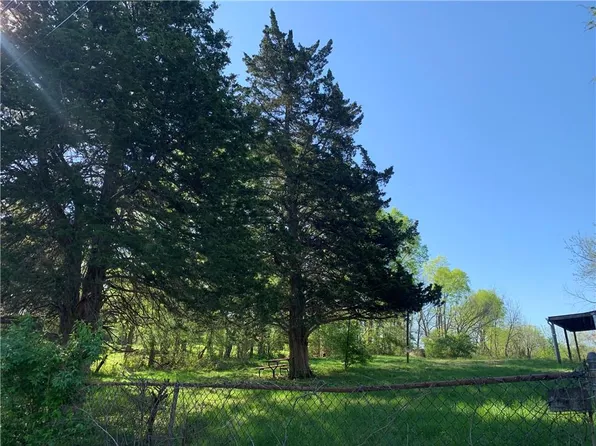 8623 E 29th Ter, Kansas City, MO 64129