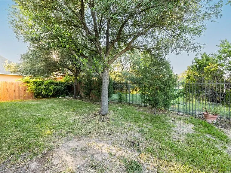 3509 Pine Needle Cir — Photo 31
