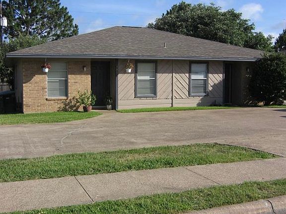 4th image of 705 San Saba Dr #B