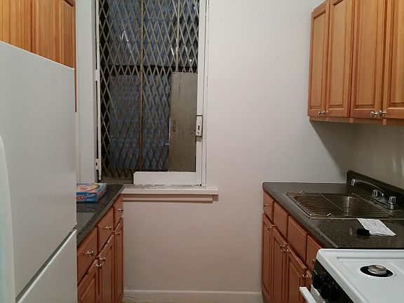 4th image of 214 W 92nd St APT 1D
