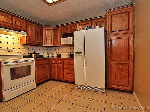 3rd image of 798 Eastview Ct