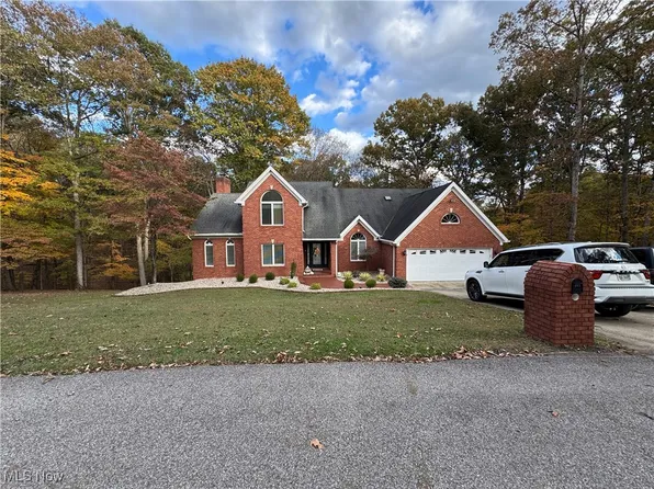 105 Darbywood Ln, Belpre, OH 45714