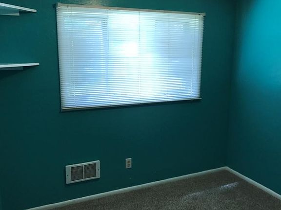 3rd image of 3360 E Circle South Dr