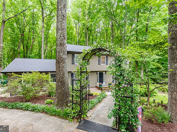 2nd image of 3672 Stonelake Ct SW