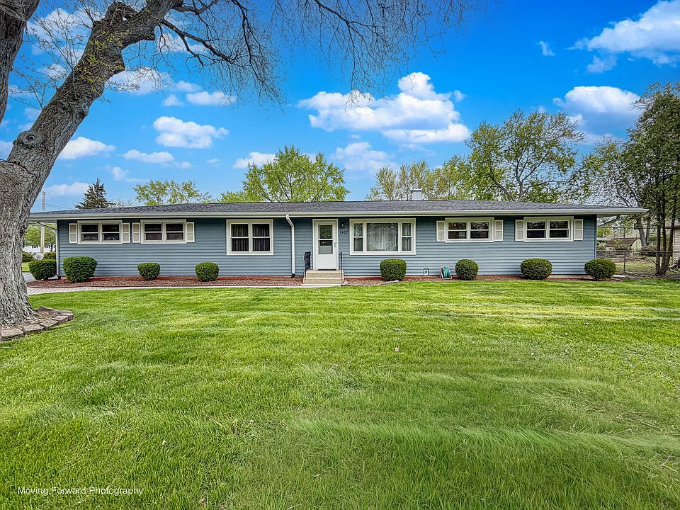 1st image of 1402 Oakwood Ct