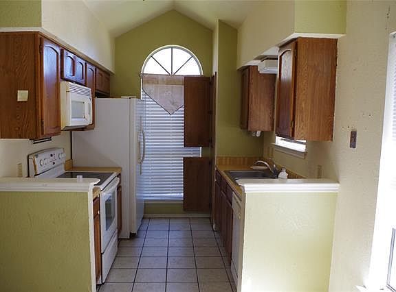3rd image of 1809 Woodhall Way