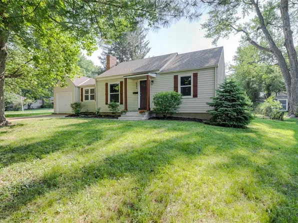 8301 Foster St, Overland Park, KS 66212