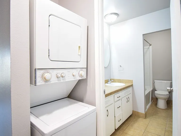 Vista Hills Apartments — Photo 36