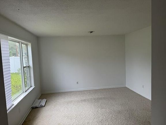 3rd image of 800 Moorehouse Dr