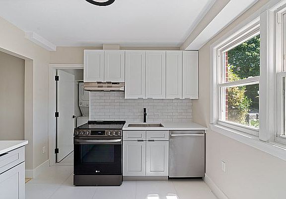 4th image of 25-21 34th Ave #2