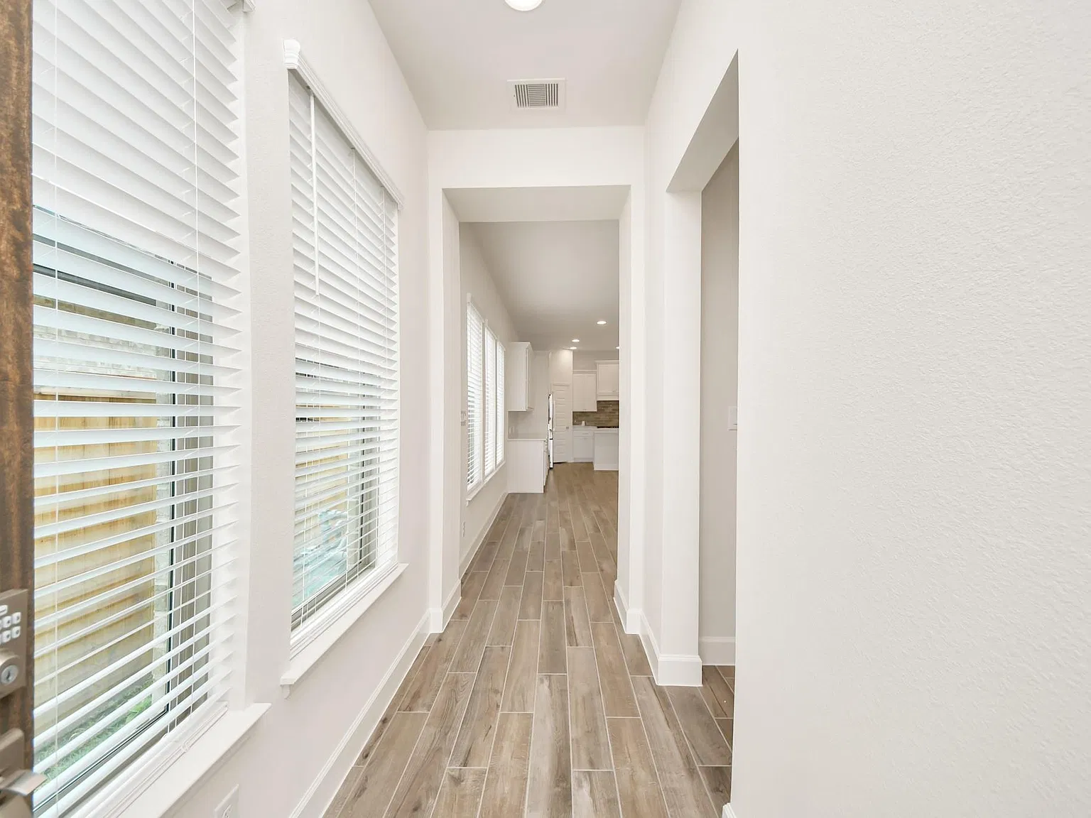 4 bed, 3.0 bath, 1736 sqft, $2,450 — Photo 3