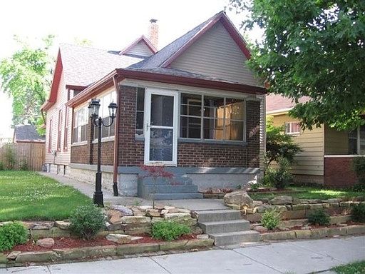 1st image of 937 Hervey St