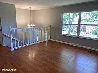 5th image of 2828 Ithaca Dr NE