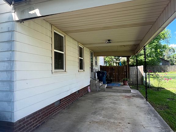 4th image of 820 Willow St