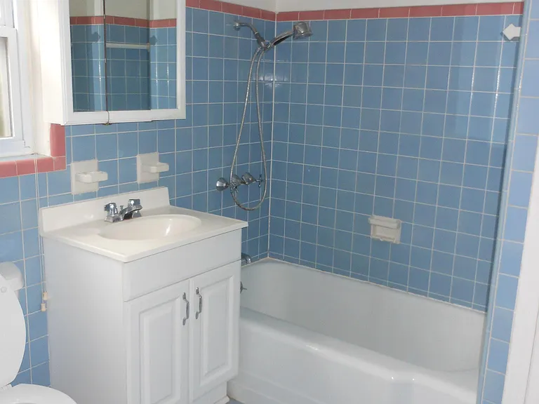 Vintage tile bathroom