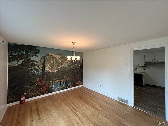 3rd image of 102 S Manor Dr