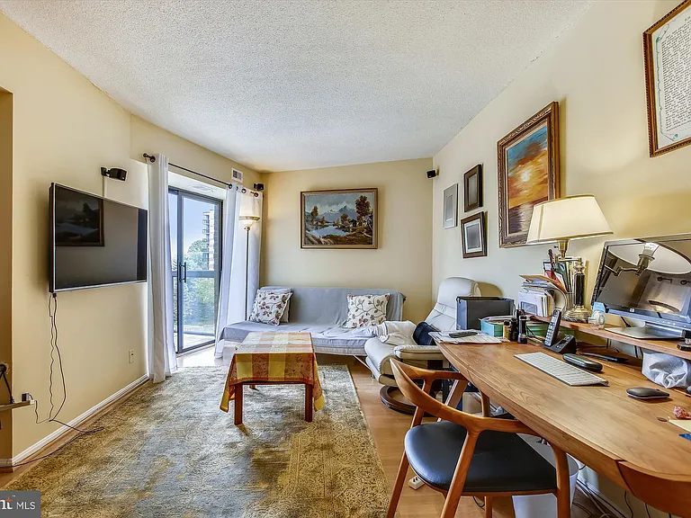 8360 Greensboro Dr #712 — Photo 18