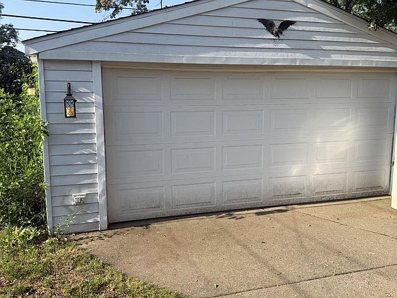 3rd image of 658 E Coy Ave