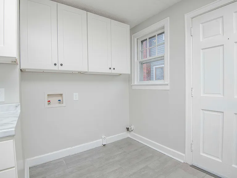 2440 Woodbine Ave — Photo 18