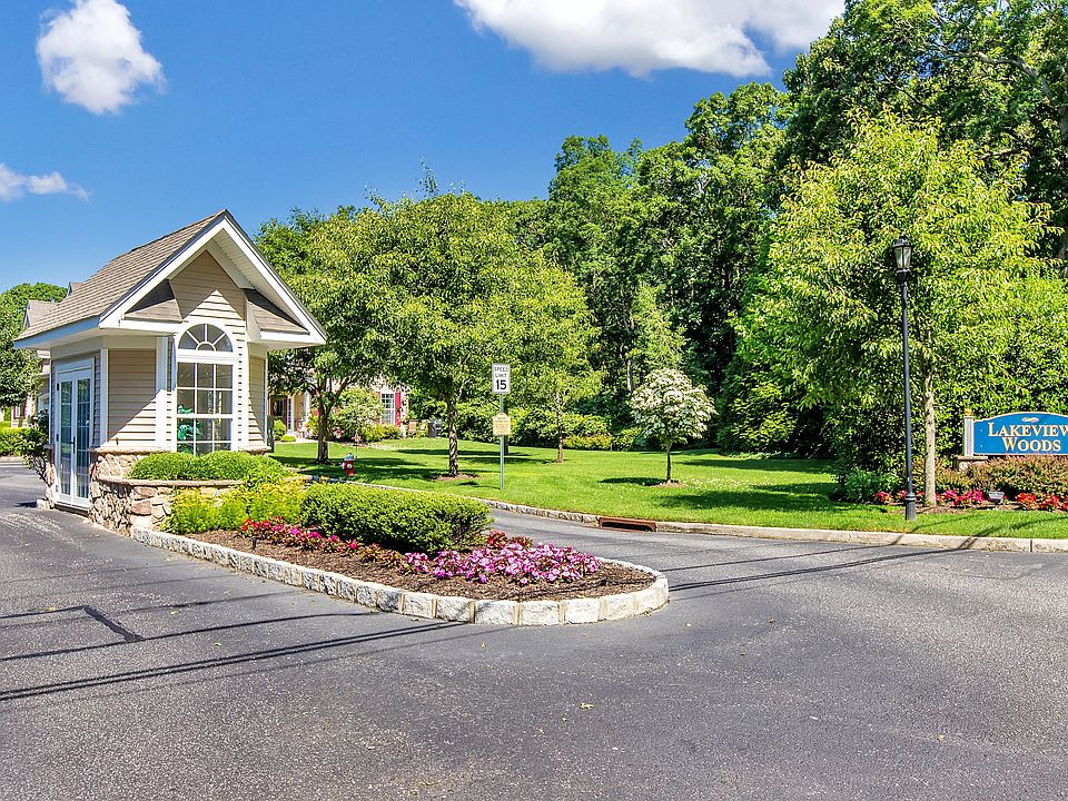 1st image of 32 Durham Ln #32