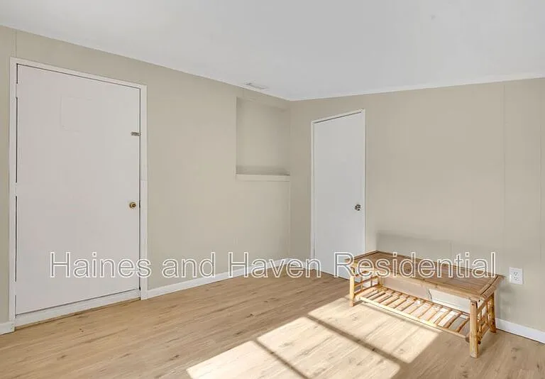 218 Dennis Ave — Photo 6