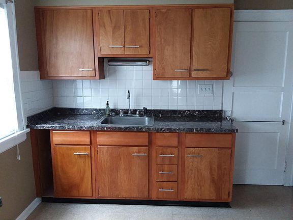 3rd image of 1605 Westwood Ave